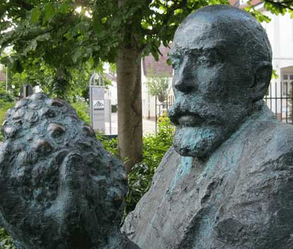 Blankenhorn-Denkmal im Bürgerhaus-Park Müllheim